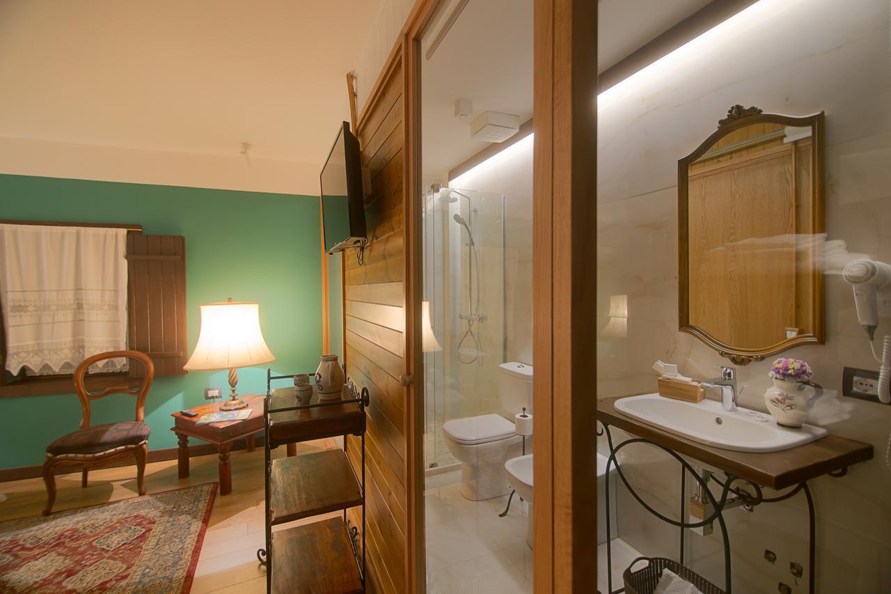 Hani I Pazarit Boutique Hotel Korce Esterno foto