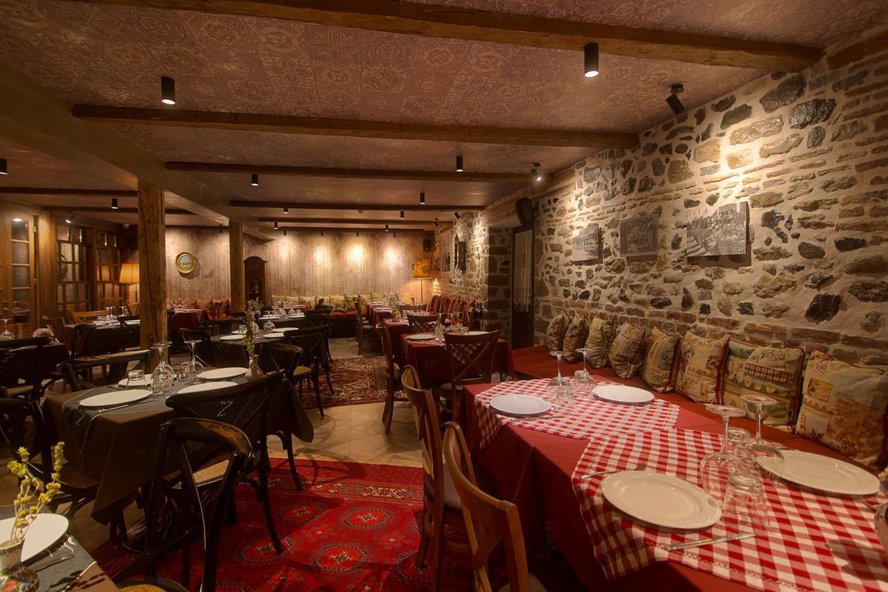 Hani I Pazarit Boutique Hotel Korce Esterno foto